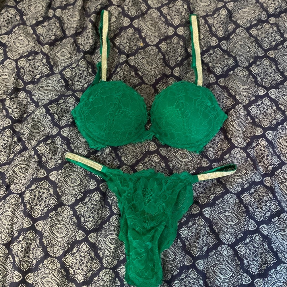Victoria’s Secret green shine set